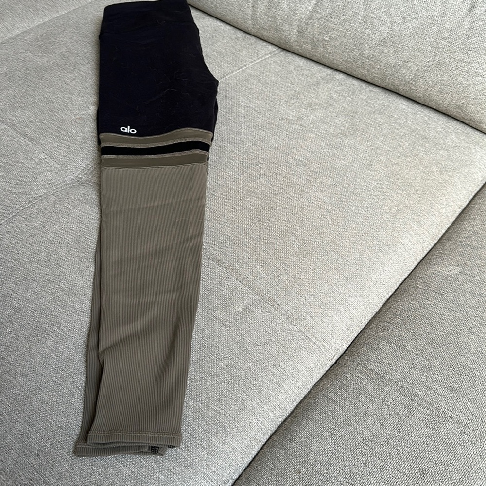 ALO Yoga leggings black and greenish grey size CS